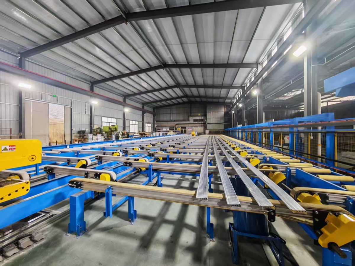Real aluminum profile production line within the CiTech partner manufacturing network